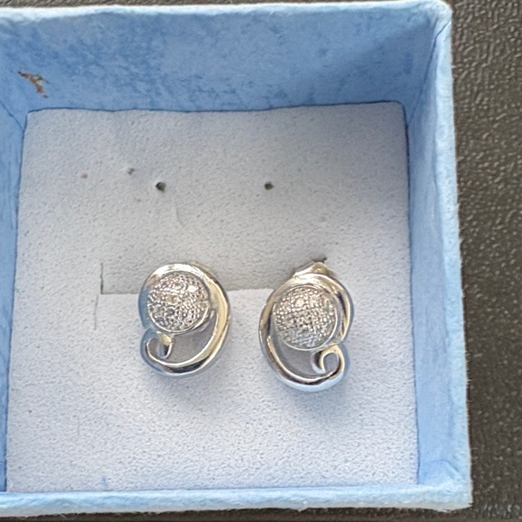 Jewelry - Elegant 925 Silver Swirl CZ Earrings